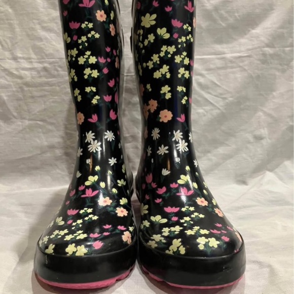 Women’s size 6 floral pattern rubber boots with adjustable calf strap - Picture 3 of 10